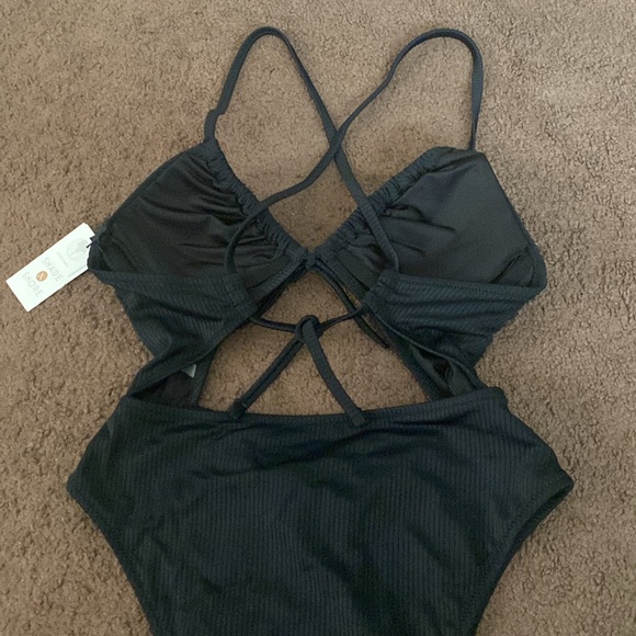 Nwt- shade shore extra cheeky one piece swim suit. 34C - Picture 7 of 10